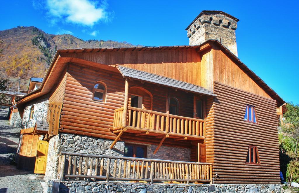 Hotel Old House Mestia Exteriér fotografie